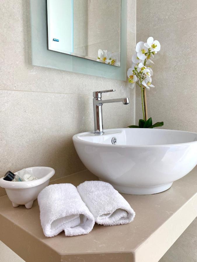 Eleftheria Hotel & Apartments ออร์นอส ภายนอก รูปภาพ