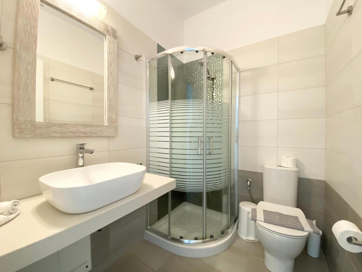 Eleftheria Hotel & Apartments ออร์นอส ภายนอก รูปภาพ