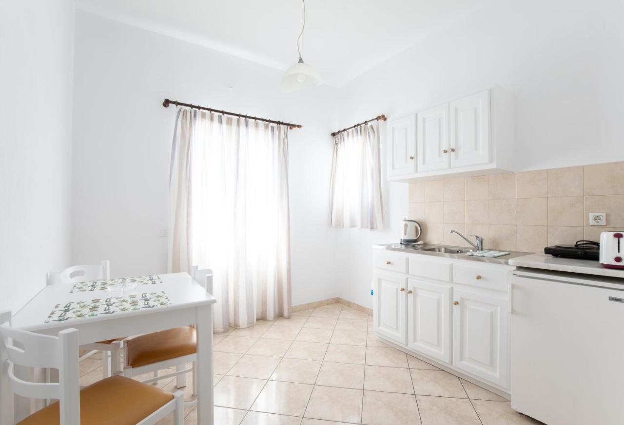 Eleftheria Hotel & Apartments ออร์นอส ภายนอก รูปภาพ