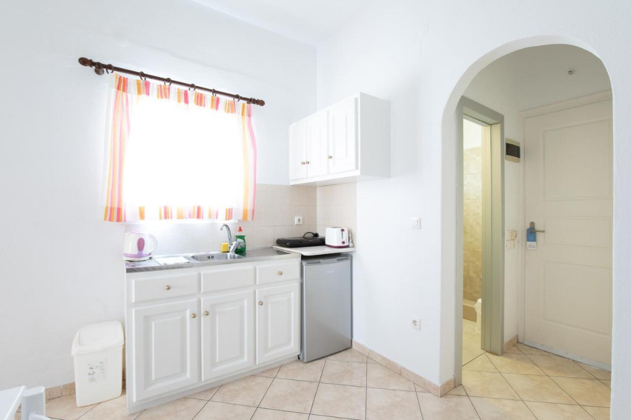 Eleftheria Hotel & Apartments ออร์นอส ภายนอก รูปภาพ